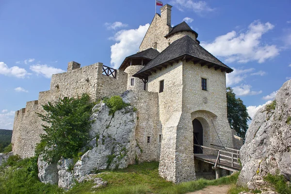 Yüzyıldan Kalma Bobobit Ortaçağ Kalesi Polonya Kartal Yuvası Yolu — Stok fotoğraf