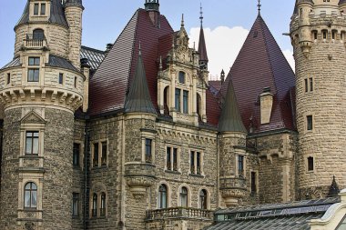 17. yüzyılın eski Moszna kalesi Polonya 'nın Moszna kentinde.