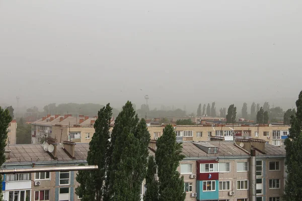 Sandstorm Över Stad Och Damm Föroreningar — Stockfoto