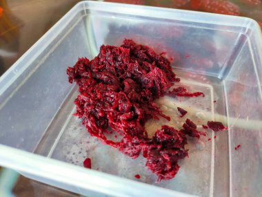 Yiyecek kabında pancar güveci