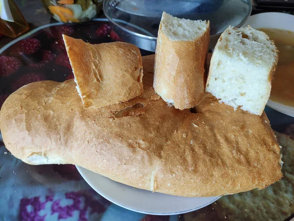 Pane Con Fette Sul Piatto Primo Piano — Foto Stock