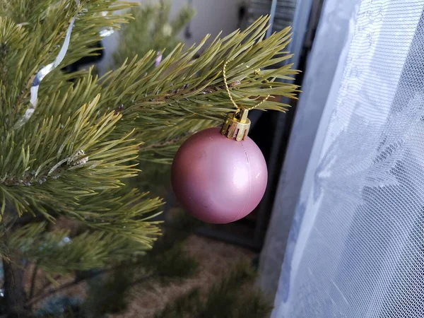 Julen Leksak Bollen Julgran Festligt Foto Nära Håll — Stockfoto