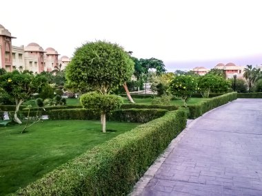 Otel bölgesinde peyzaj ve yeşil alanlar