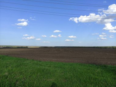 İlkbaharda tarım arazisi