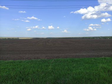 İlkbaharda tarım arazisi