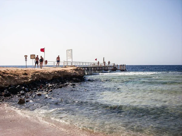 Ondas Mar Bandeira Vermelha Salva Vidas Praia — Fotografia de Stock