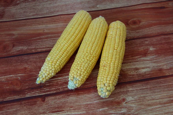 Palomitas Maíz Fresco Sobre Fondo Madera Oscura —  Fotos de Stock