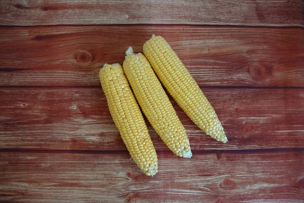 Cobs Fresh Raw Corn Wooden Background — Stock Photo, Image