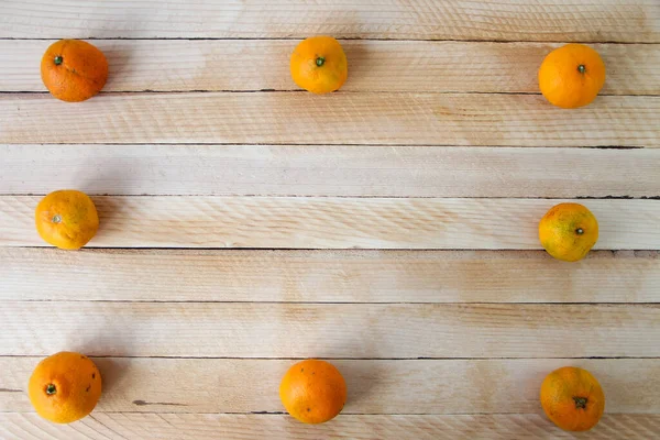Mandarinenrahmen Auf Dem Hölzernen Hintergrund Mit Kopierraum — Stockfoto