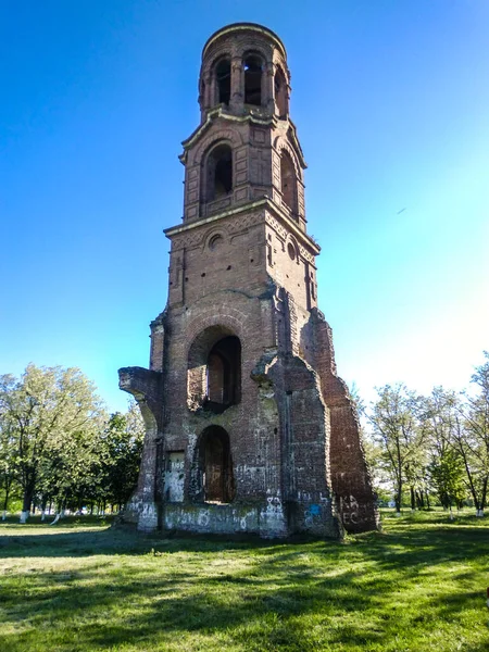 古いと放棄されたキリスト教ロシア正教会 — ストック写真