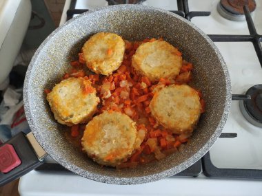 Tavada sebzeli pirzola var.