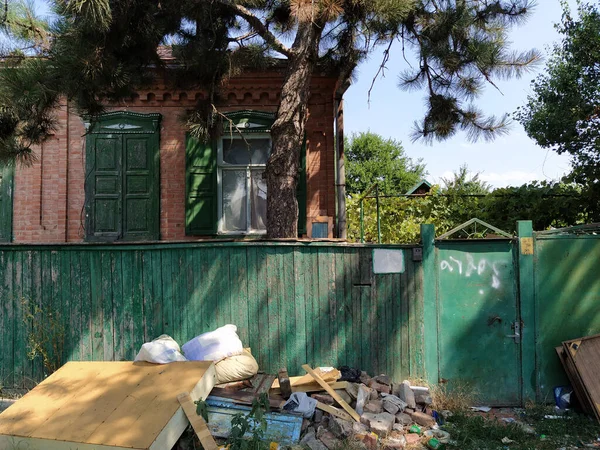 Εγκαταλελειμμένο Σπίτι Γεμάτο Σκουπίδια — Φωτογραφία Αρχείου