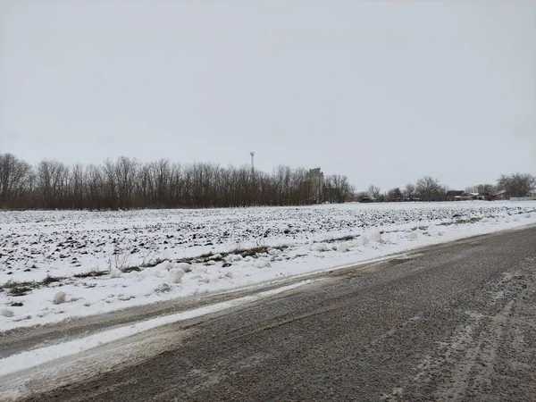 Campo Agrícola Uma Neve Estrada Rural Suja — Fotografia de Stock