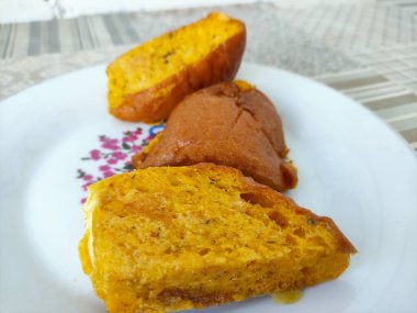 Yumurtalı kızarmış ekmek, yakın plan fotoğraf.