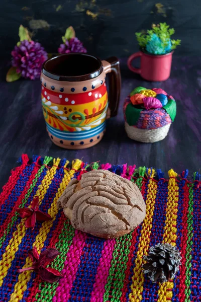 Concha Bröd Mexikanska Söta Scone Och Kaffe Burk Woven Bordsduk — Stockfoto
