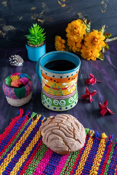 Concha Bröd Mexikanska Söta Scone Och Kaffe Burk Woven Bordsduk — Stockfoto