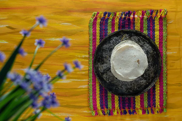 Mexikanska Comal Kokkärl Platt Gåtor Och Tortillas Woven Bordsduk — Stockfoto