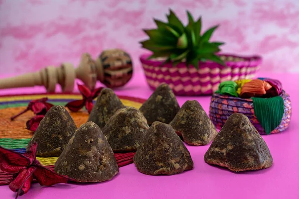Piloncillo Mexikanska Brown Sugar Cone Formad Köksscenen — Stockfoto