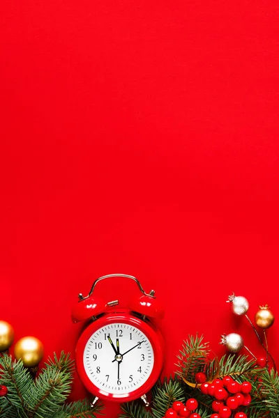 Red Vintage Alarm Clock Fir Branches New Year Decorations Red — Stock Photo, Image