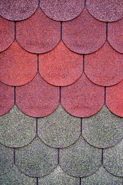 家の屋根をカバーするための背景 サンプル 多色の柔軟性 柔らかいタイル 建設資材 — ストック写真