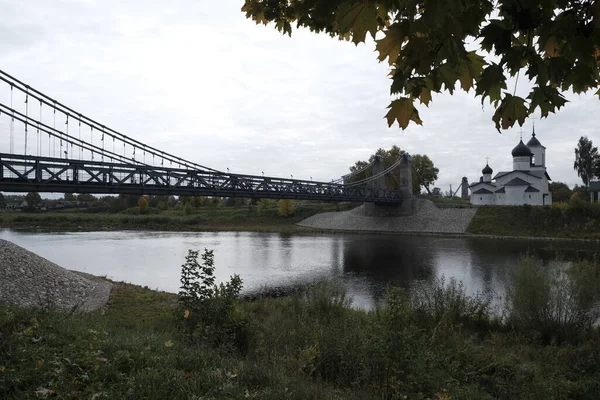 チェーン橋 19世紀半ばに考えられたエンジニアリングの奇跡 Ostrovの町 プスコフ地域 ロシア — ストック写真