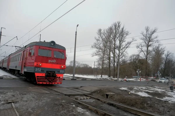 Ηλεκτρικό Τρένο Στο Σταθμό Novy Peterhof Αγία Πετρούπολη Ρωσία — Φωτογραφία Αρχείου