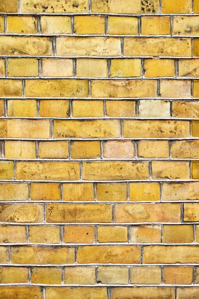 Antiguo muro de ladrillo amarillo, fondo grunge vertical. Copiar espacio — Foto de Stock