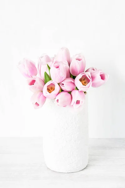 Bouquet Pink Tulips White Ceramic Vase White Table Copy Space — Zdjęcie stockowe