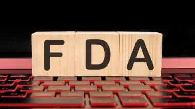 FDA, aydınlatmalı dizüstü bilgisayardaki tahta küplerle ilgili bir kelime.
