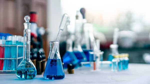 Σωλήνας Δοκιμών Χημείας Βαθμιδωτό Φόντο Για Υγρό Πειραματικό Επιστήμης Ιατρικής — Φωτογραφία Αρχείου