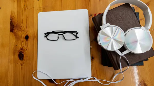 White Screen Tablet Clock Headphones Business Man Desk — Stock Photo, Image