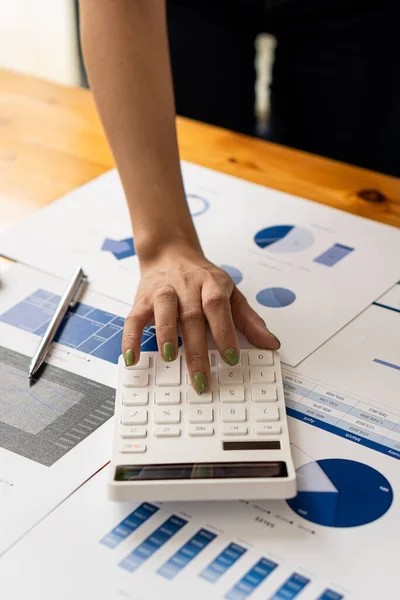 Businessman Holding Pen Working Financial Graph Laptop Calculator Analyze Financial — ストック写真