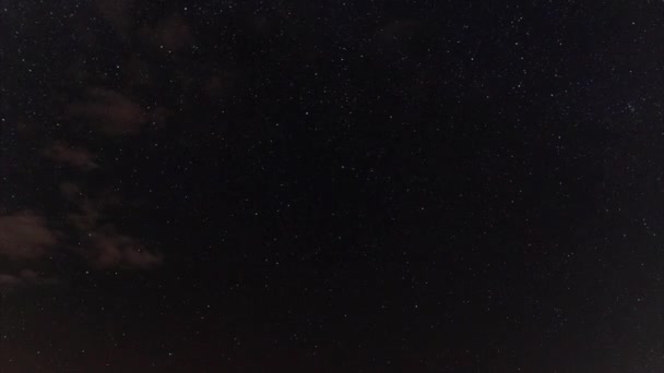 Ночное Небо Время Ускользает Облака Прекрасны Звездами Небе — стоковое видео