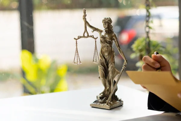 Judge Hammer Book Goddess Justice Scales Hammer Courtroom Theme Female — Stock Photo, Image