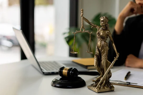 Bureau Voor Consulting Attorney Ideas Vrouwelijke Advocaat Aan Het Werk — Stockfoto