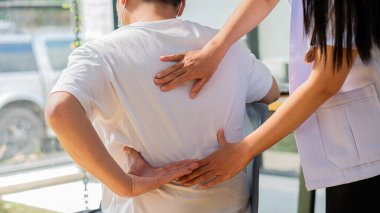 Fizyoterapist kavramına göre hekim hastalara, sırt problemlerine, kas ağrısı çeken hastalara ve fizyolojik bozuklukların tedavisine tavsiyelerde bulunur..