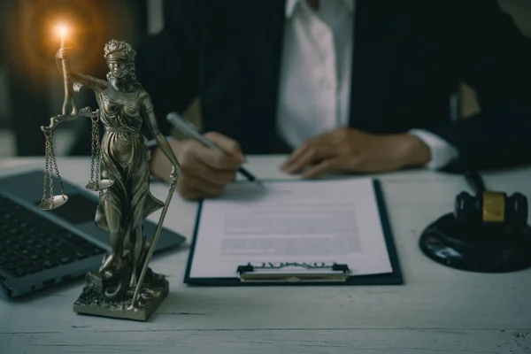 Lawyer Office Scales Goddess Justice Lawbook Lawyer Page Law Concept — Stock Photo, Image