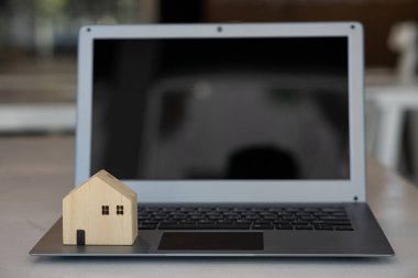 ev ve defter modelleri fikirler ve mimarlar ahşap evler dizüstü bilgisayarlar emlak piyasaları ipotekler ev kredisi yüksek vergiler iş yatırımları ve finans fonları.