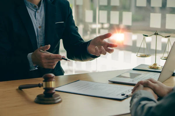 Businessmen Seek Advice Lawyers Good Service Cooperation Judges Team Meetings — стоковое фото