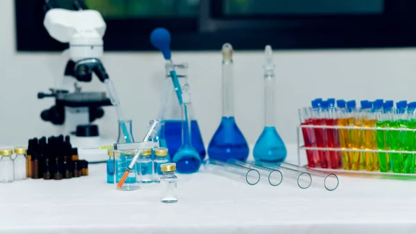 Sprzęt Eksperymentów Naukowych Roztwór Cieczy Chemicznej Jako Próbki Biologiczne Badaniach — Zdjęcie stockowe