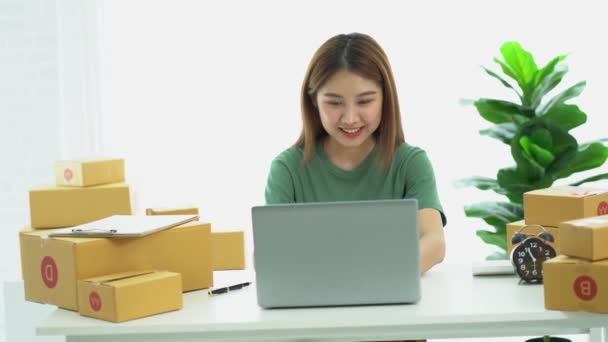Junge Asiatische Unternehmen Beginnen Mit Einem Online Geschäft Oder Einer — Stockvideo