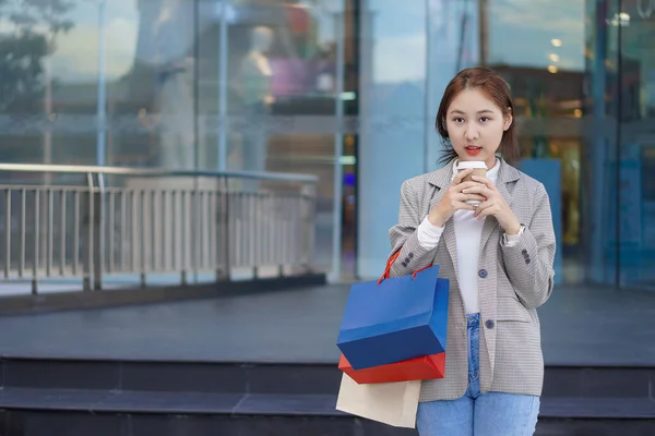 Asian Woman Colorful Shopping Bag Smiles Happily Front Shopping Mall — 스톡 사진