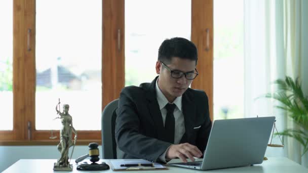 Asian Male Lawyer Working Office Wooden Hammer Courtroom Table Goddess — Stock Video