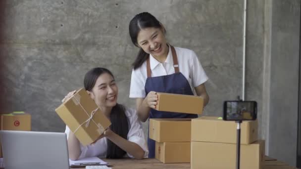 Empreendedores Pequenas Empresas Pme Mulher Asiática Feliz Após Nova Ordem — Vídeo de Stock
