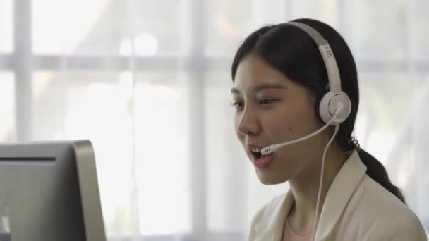 Call Center Asian Woman Close Atendimento Cliente Telecell Terno Formal — Vídeo de Stock