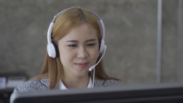 Call Center Asian Woman Close Atendimento Cliente Telecell Terno Formal — Vídeo de Stock