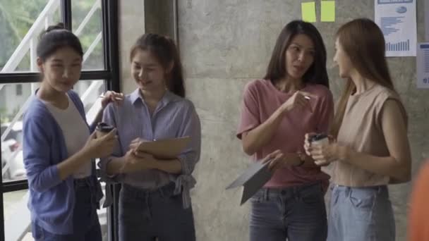 Команда Азіатських Бізнес Фінансів Працює Разом Проекті Мозковий Штурм Сесійної — стокове відео