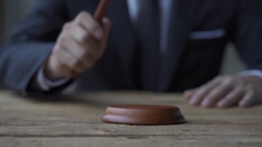 VIDEO 4k Slow Motion Judge Justice bürodaki masada.