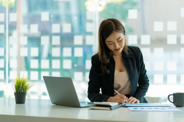 Asian Businesswoman Working Using Laptop Computer Modern Office Make Account — Foto de Stock