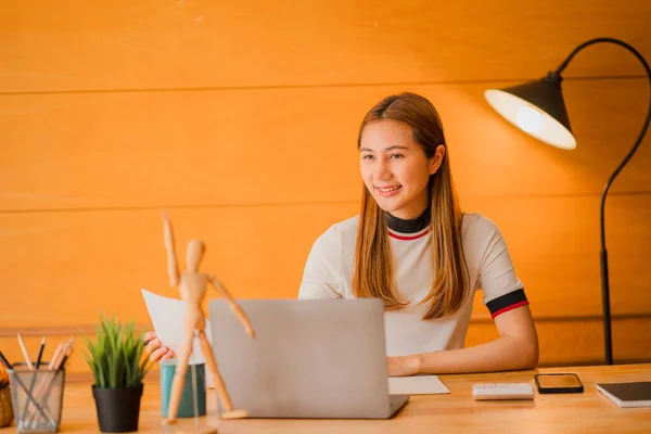 Asian Young Woman Working Laptop Computer Financial Documents Home Online — Stockfoto